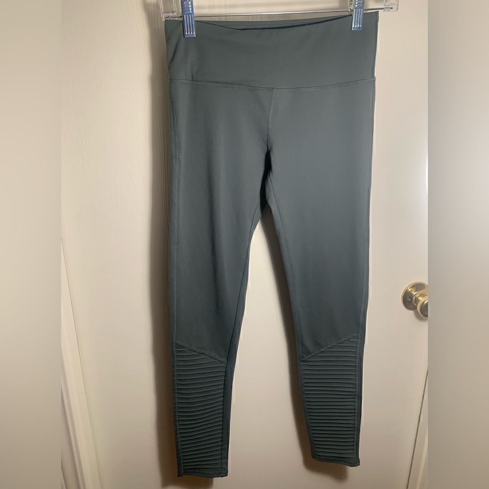 Threads 4 thought reactive green textured leggings Size XS